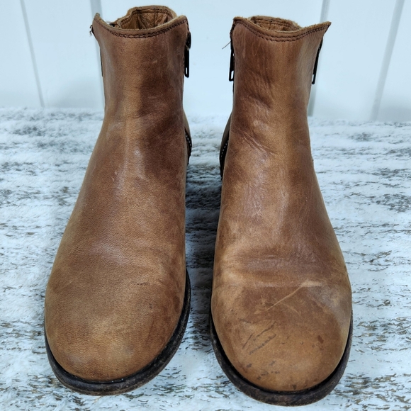 FRYE "Carly Chelsea" Cognac Double Zip Leather Ankle Bootie | Women's Size 6B - Picture 4 of 13